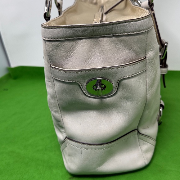 Coach F12343 Ivory and Gold Leather Bag - Picture 7 of 16